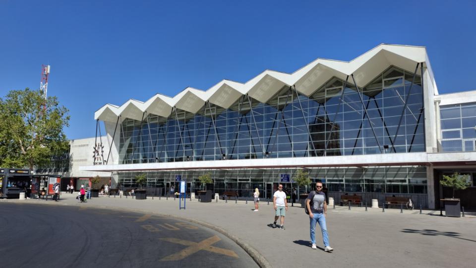 Train station in Novi Sad, Serbia, before the roof collapse. By ArhistefoBL - Own work, CC BY 4.0, https://commons.wikimedia.org/w/index.php?curid=151349013