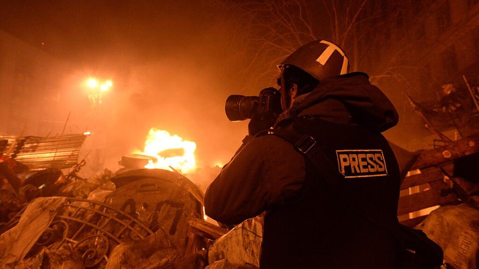 https://commons.wikimedia.org/wiki/File:Journalist_documenting_events_at_the_Independence_square._Clashes_in_Ukraine,_Kyiv._Events_of_February_18,_2014..jpg