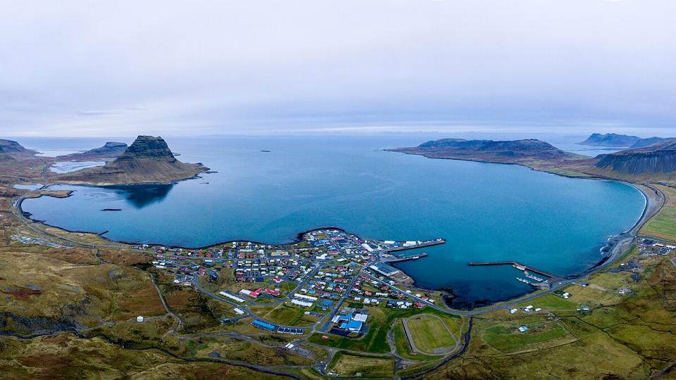  Grundarfjörður Iceland - Town next to Kirkjufell Date	Taken on 30 September 2018 Source	Own work Author	Chr Grundo Camera location	64° 55′ 00.01″ N, 23° 15′ 31.28″ W Kartographer map based on OpenStreetMap.