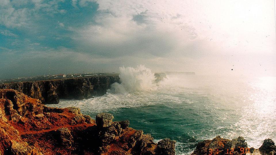 December 80 Mtr Waves Sagres Fortress Storm Portugals Sea Lords Earth - Magic Portugal Photography 1990 Date	26 January 2013 (original upload date) Source	https://web.archive.org/web/20161024151203/http://www.panoramio.com/photo/85214749 Author	pictures Jettcom