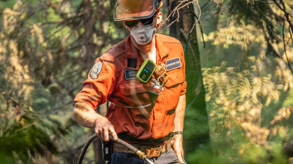 BC Wildfire Service crew member wearing 3M Aura N95 with Exhalation Valve. https://blog.gov.bc.ca/bcwildfire/reducing-exposure-respiratory-protection/