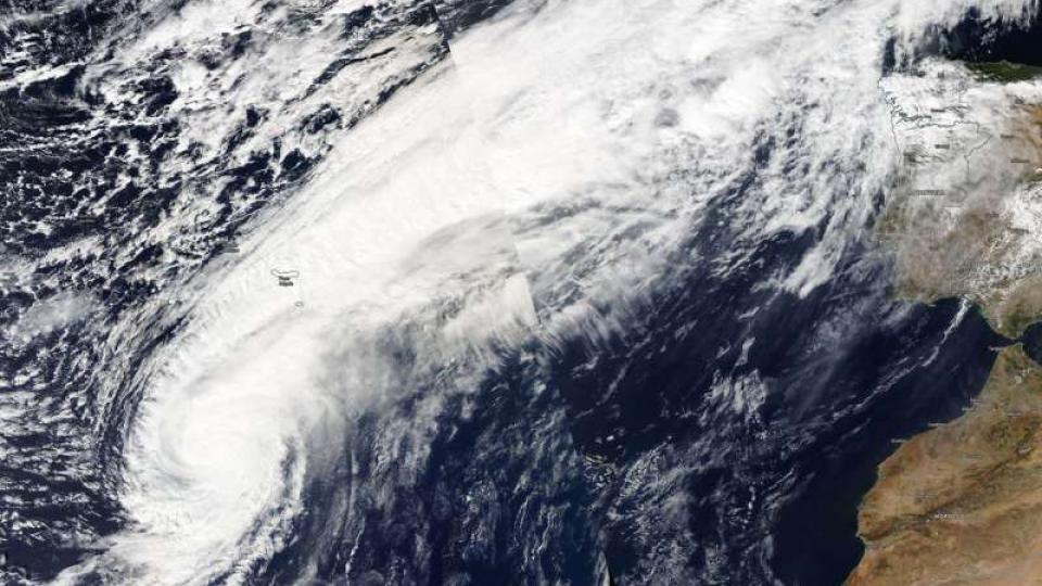 NASA-NOAA's Suomi NPP satellite passed over the Eastern Atlantic Ocean and captured a visible image of Hurricane Leslie. Credit: NASA Worldview, Earth Observing System Data and Information System (EOSDIS)/NOAA  