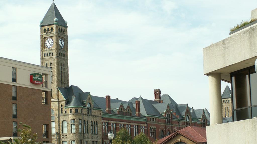 Photo Credit: Wikipedia Commons License  Old City Hall, at Springfield, Ohio, United States.  Date: 14 October 2007, 23:22  Source https://www.flickr.com/photos/84858864@N00/1580074910/  Author: Cindy Funk