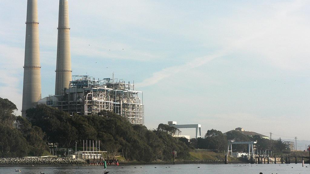 https://commons.wikimedia.org/wiki/File:Moss_Landing_Power_Plant_p1270026.jpg